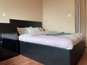 Basic Triple Room, Balcony, Lake View | Soundproofing, free WiFi - Yuriko Guest House (Pokhara)
