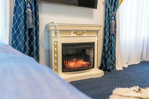 Deluxe Double Room, 1 Queen Bed with Sofa bed, Park View | 1 bedroom, free WiFi