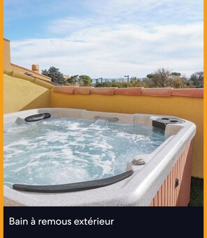 Bain à remous extérieur