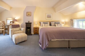 3 bedrooms, iron/ironing board, internet, bed sheets - Rose Cottage, Huggate (Huggate)