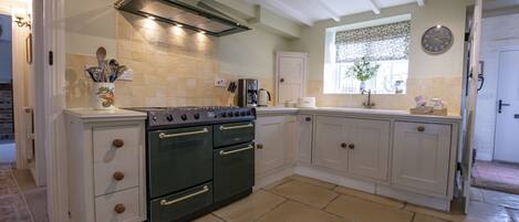 Kühlschrank, Mikrowelle, Geschirrspüler