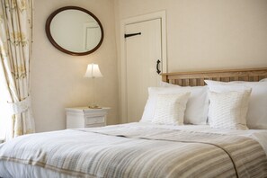 3 bedrooms, iron/ironing board, internet, bed sheets - Garden Cottage, Richmond, Yorkshire Dales (Richmond)