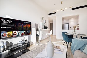 Living area - Smart Home, Huge Garden Balcony, 50% Discount (Dubai)