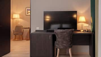 Basic Suite | 1 bilik tidur, peralatan tempat tidur premium, peti besi dalam bilik