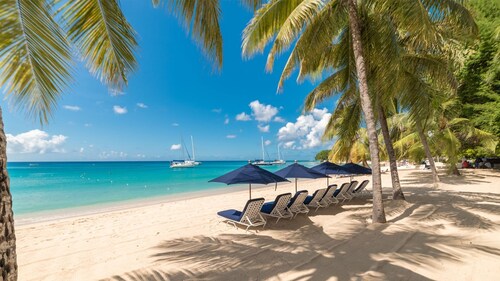 Smugglers Cove 6 (3 bed): Beachfront condo