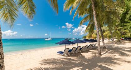 Smugglers Cove 6 (3 bed): Beachfront condo
