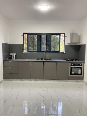 Fridge, microwave, oven, stovetop - Label residence 2 Ground floor, 2 Bedrooms for 4 people. (Grand Baie)