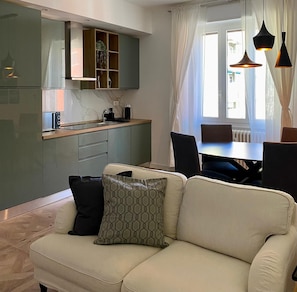 25-inch Smart TV with satellite channels - Modern 2 bedrooms - Cino 15 (Milan)