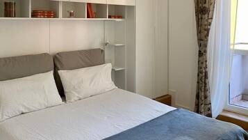 2 bedrooms, iron/ironing board, free WiFi