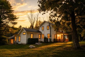 Exterior - Waterfront 1900s · Hot Tub · Eldred Homestead (Eldred)