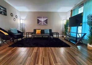 TV - Island Stay on Galveston Bay (Galveston)