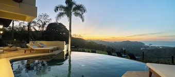 Sprawling Villa - Ocean View Pool & Hot Tub