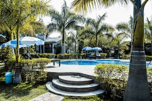 Outdoor pool - Kingfisher resorts (Bichhiya)