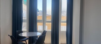 Phaedrus Living Hoopoe Residencies 207