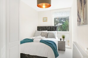 2 quartos, ferros/tábuas de passar roupa, Wi-Fi de cortesia