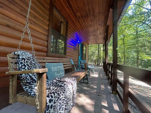 Lost In The Woods Cabin | Hochatown Cabin with Hot Tub, Fire Pit, Grill & Pets