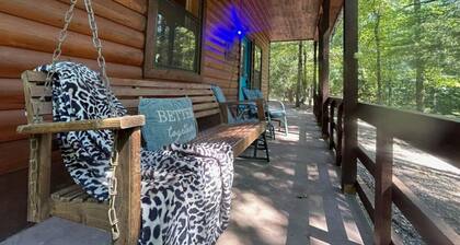 Lost In The Woods Cabin | Hochatown Cabin with Hot Tub, Fire Pit, Grill & Pets