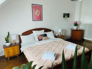 1 bedroom, iron/ironing board, WiFi, bed sheets