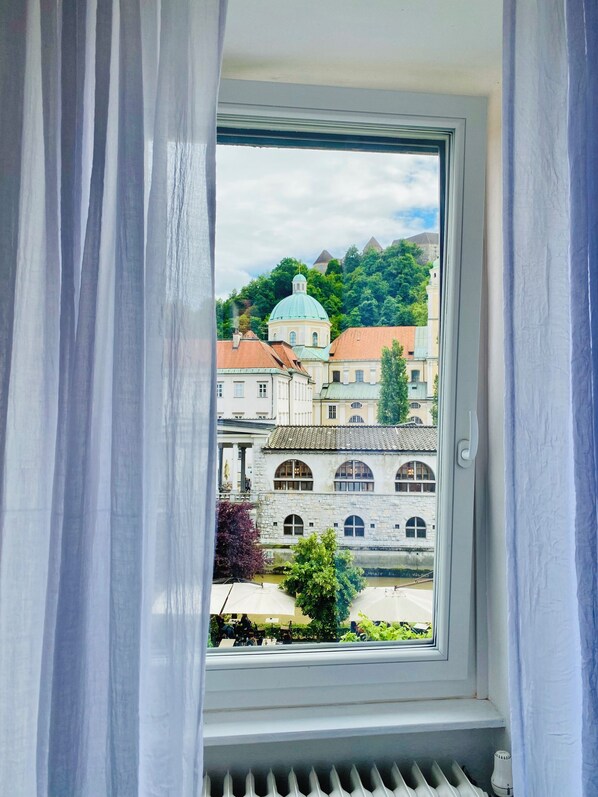 Interior - Room with a view of Ljubljana Castle located in the heart of the city. (Ljubljana)