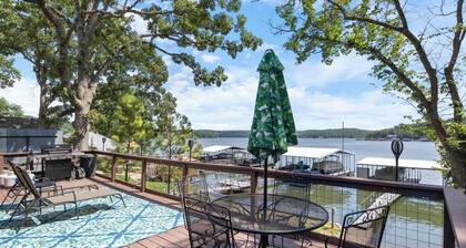 Pet-Friendly Lakefront Home in a Quiet Cove w/ Netflix, Outdoor Seating, Boat Slip