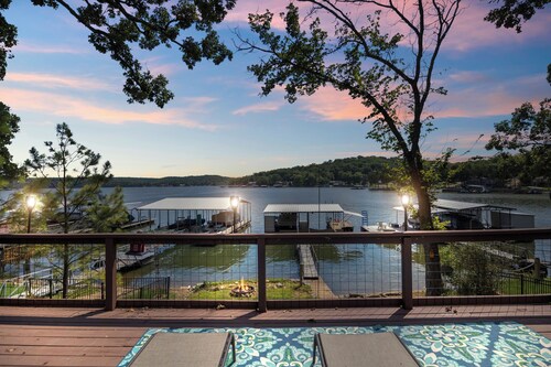 Pet-Friendly Lakefront Home in a Quiet Cove w/ Netflix, Outdoor Seating, Boat Slip