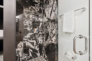 Douche, sèche-cheveux