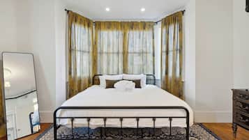 1 habitación, tabla de planchar con plancha, cuna de viaje y wifi