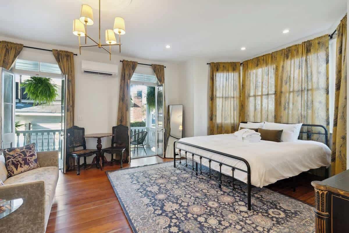 1 habitación, tabla de planchar con plancha, cuna de viaje y wifi 