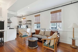 TV, offices - Sweetgrass House | Historic Gem w/ Charming Porch! (Charleston)