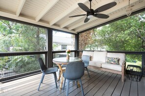 屋外ダイニングエリア