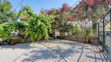 Family Apartment, 2 Bedrooms, Balcony (Old Bay Leave Town Apartment) | Property grounds
