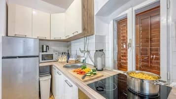Family Apartment, 2 Bedrooms, Balcony (Old Bay Leave Town Apartment) | Private kitchen | Espresso maker