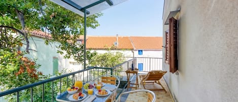 家庭公寓, 多間臥室 (Old Bay Leave Town Apartment) | 室外用餐