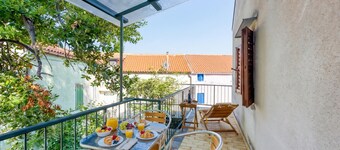 Old Bay Leave Town Apartment