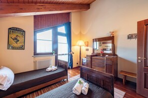 Luxury Apartment, 1 Bedroom (La Casa di Camus) | 1 bedroom, bed sheets