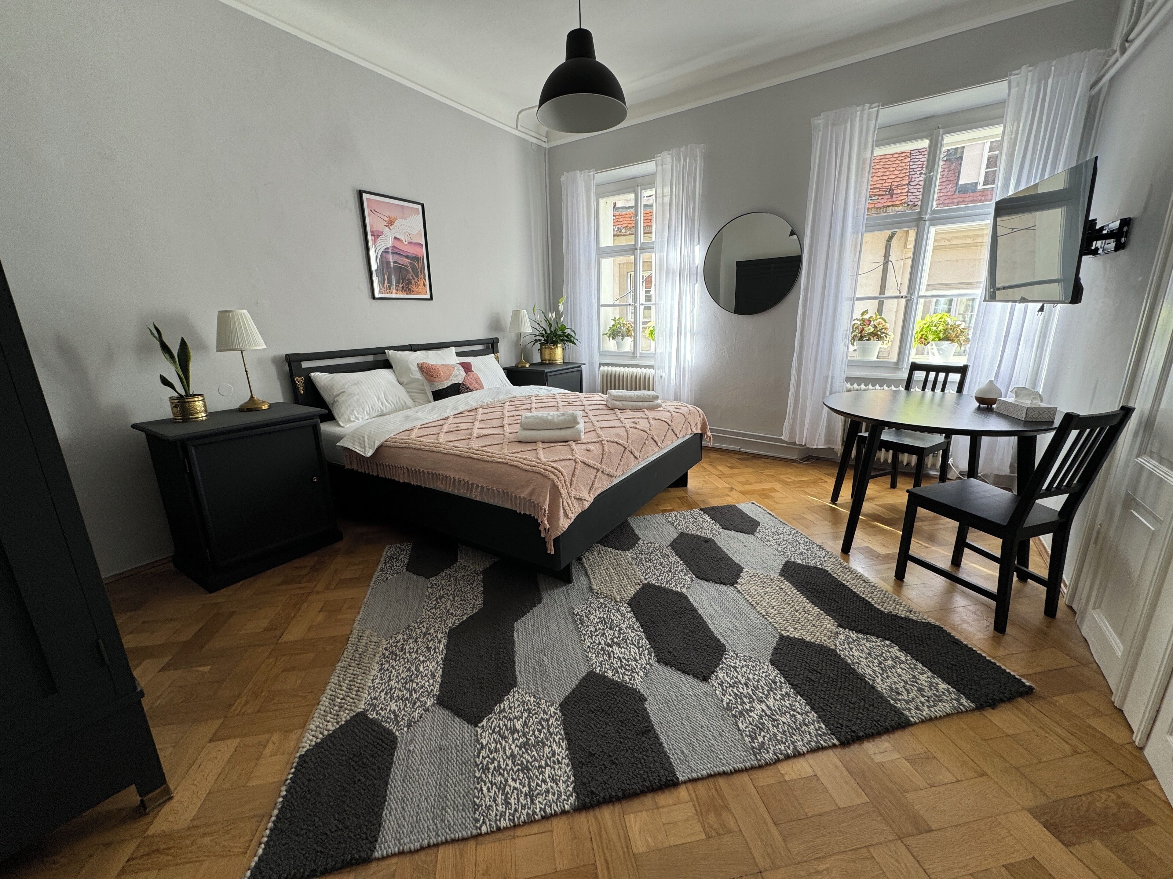 1 bedroom, bed sheets