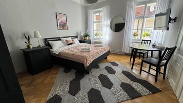 1 bedroom, bed sheets