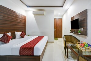 Superior Room, City View | In-room dining - Hotel Devrana (New Delhi)
