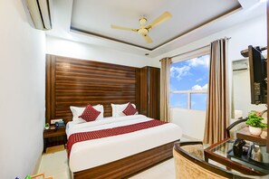 Comfort Double Room, City View | In-room dining