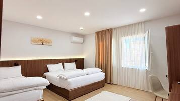 Comfort Double or Twin Room | Desk, laptop workspace, soundproofing
