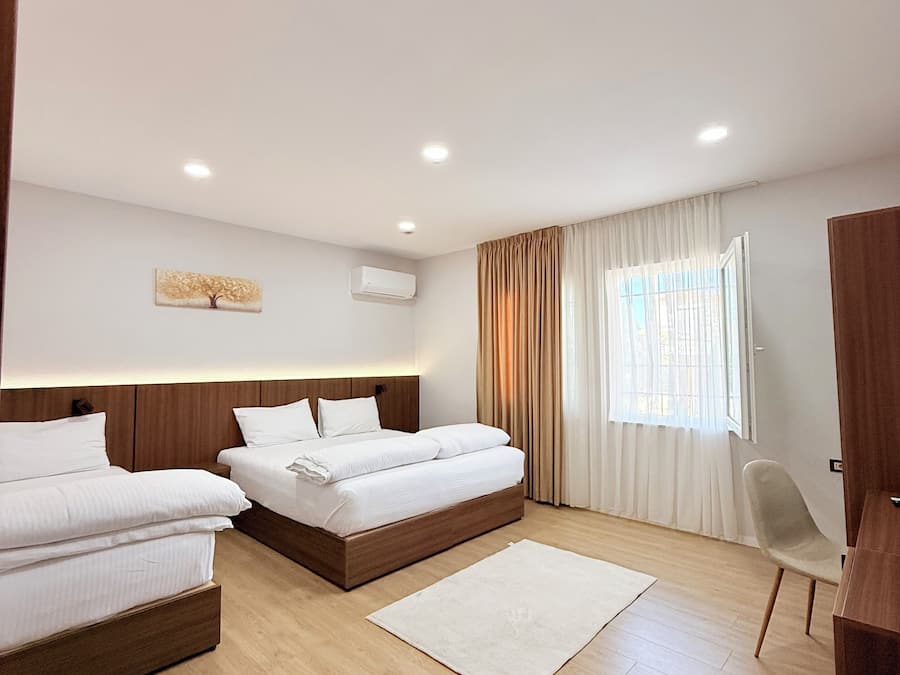 Habitación Confort con 1 cama doble o 2 individuales | Escritorio y espacio para trabajar con un portátil