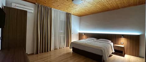 Comfort Double or Twin Room | Desk, laptop workspace