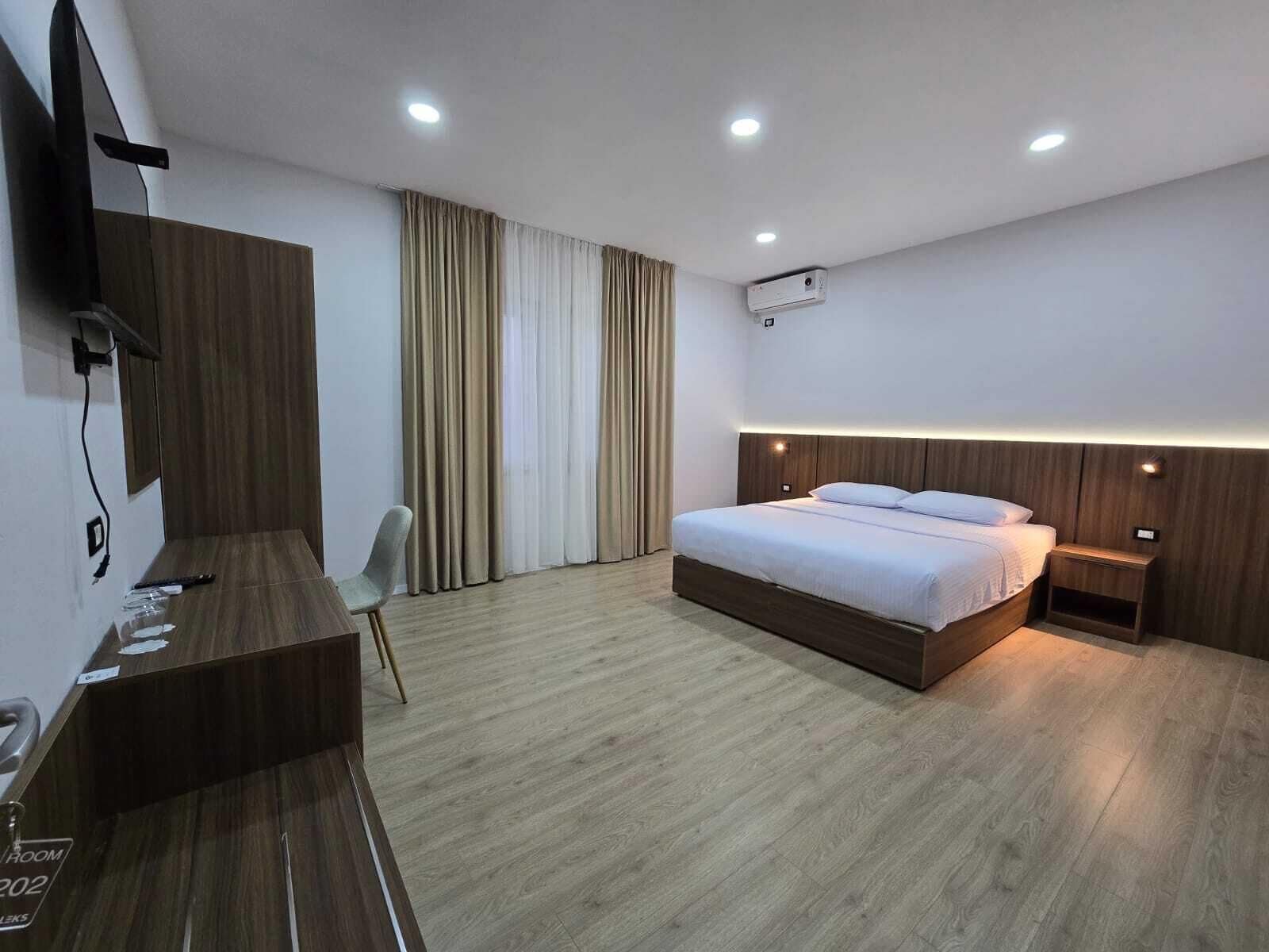 Habitación Confort con 1 cama doble o 2 individuales | Escritorio y espacio para trabajar con un portátil