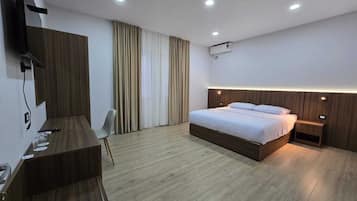 Comfort Double or Twin Room | Desk, laptop workspace