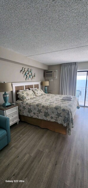 1 bedroom, iron/ironing board, WiFi - Oceanfront Efficiency Tides 1106 (Myrtle Beach)