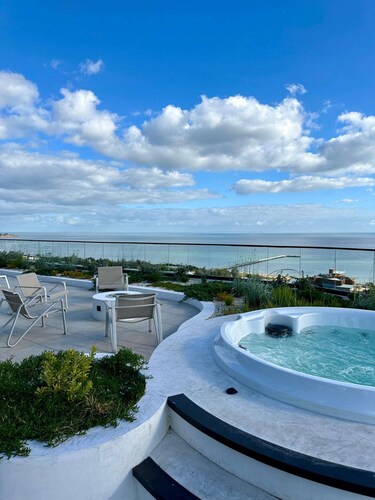 Horizon Bliss - 4pm check out Sundays*