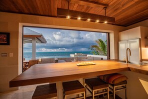 Dining - Beach Side Villa to Rent in Providenciales (Providenciales)