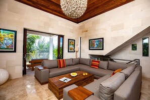 Living area - Beach Side Villa to Rent in Providenciales (Providenciales)