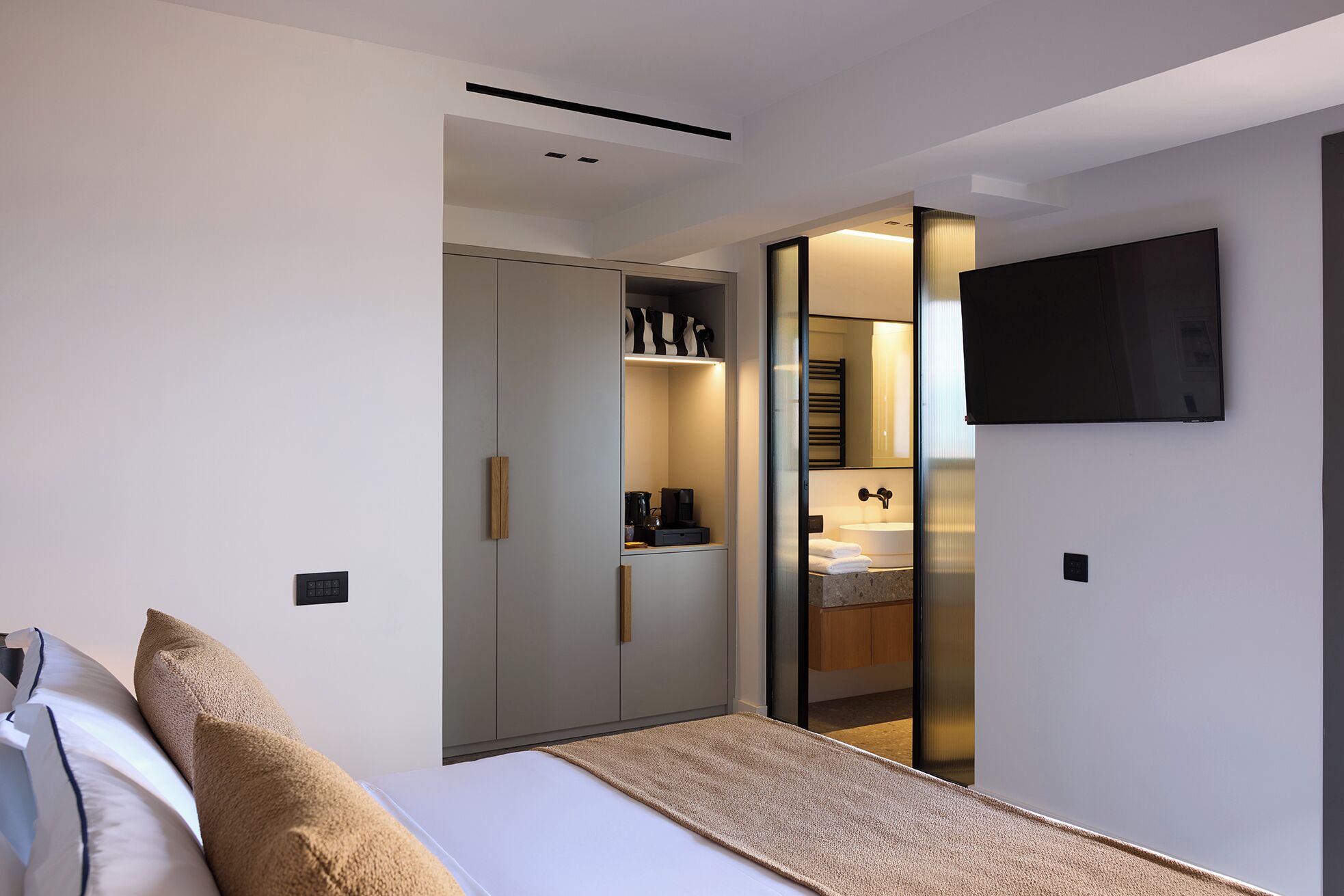 Classic Double Room Sea View | Egyptian cotton sheets, premium bedding, minibar, in-room safe