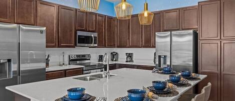 Refrigerador, microondas, horno, placa de cocina